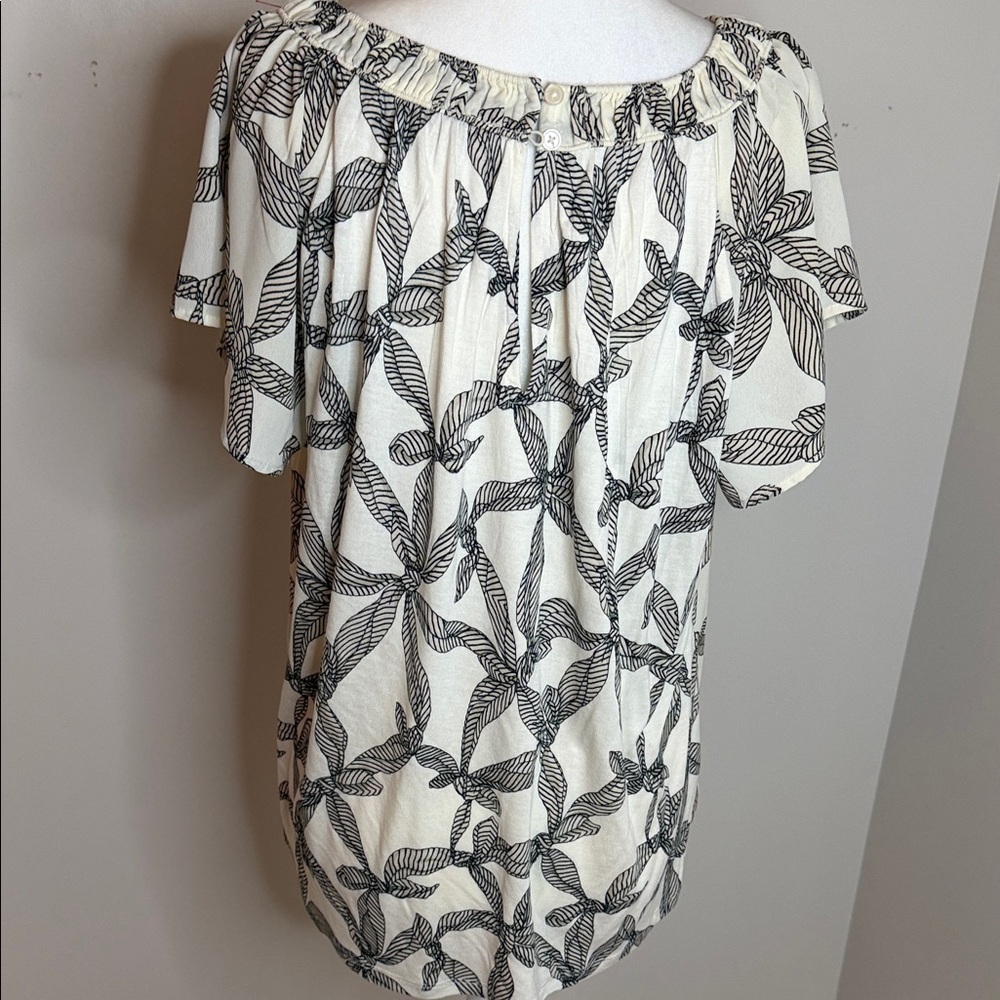 LOFT Black and White Short sleeve Patterned Blouse size Large - Picture 3 of 11